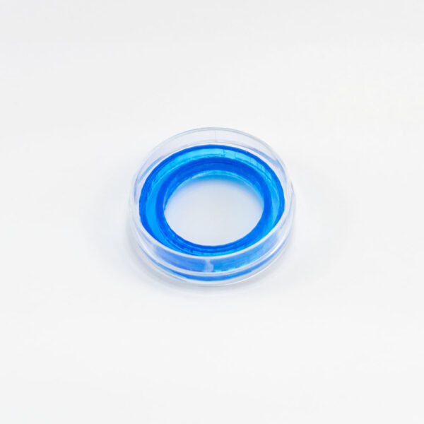 Reusable evaporation minimizer insert by eNUVIO. Accessory for OMEGA device series fits 35mm culture dish.